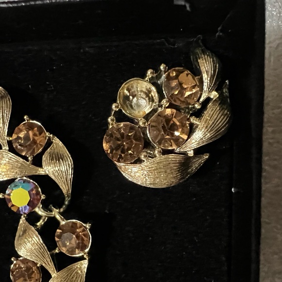 Lisner brand Vintage gold plated set of clip on earring and bracelet NWT in OB - Picture 5 of 11